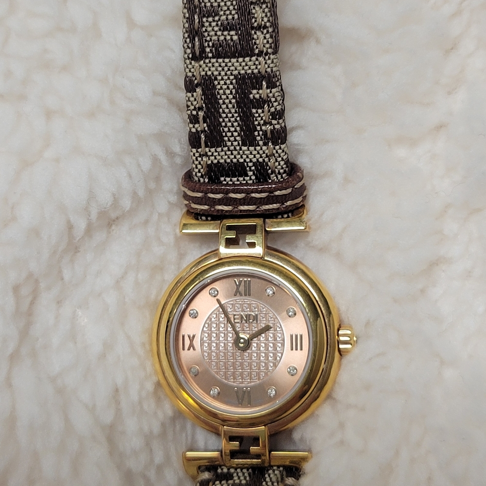 Fendi Orologi 2700L Leather Strap Watch - Picture 5 of 15